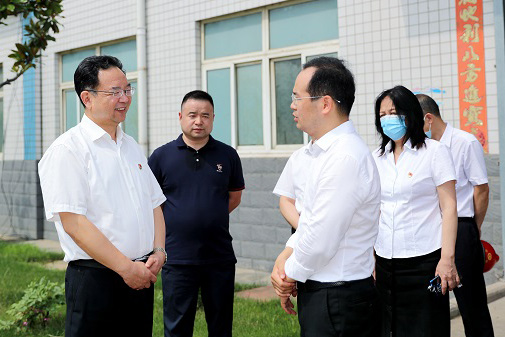 郑州市委常委、市纪委书记杜新军一行莅临918博天堂调研指导事情